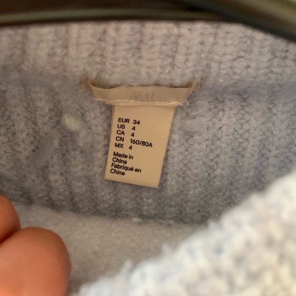 Sweater w flare out sleeves - Picture 3 of 3